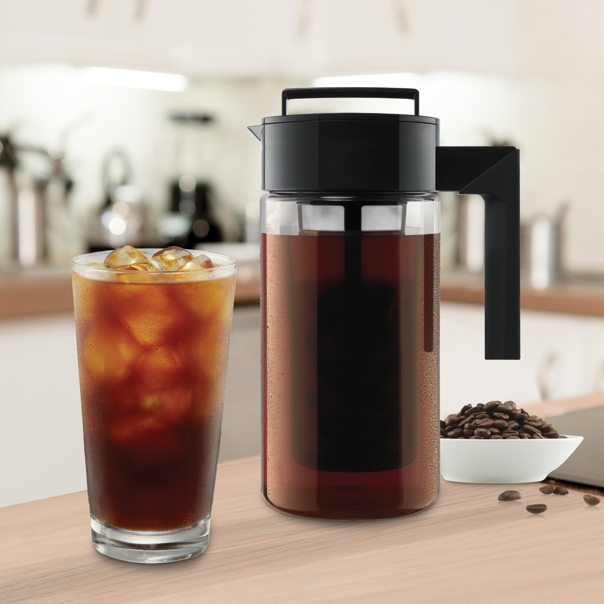 cold-brew-coffee-maker-w7 10310-ColdBrewCoffeeMaker-1qt-lifestyle2.png